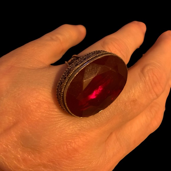 Vintage Sterling Silver Ruby Red Faceted Oval Glass Woman’s Ring Jewelry Garnet - Picture 8 of 8